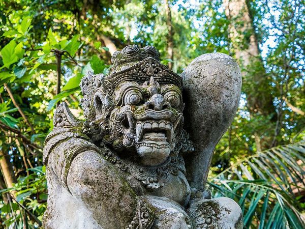 Eggers, Terry 아티스트의 Indonesia-Bali-Ubud-Statue in Pura Tirta Empul temple작품입니다.